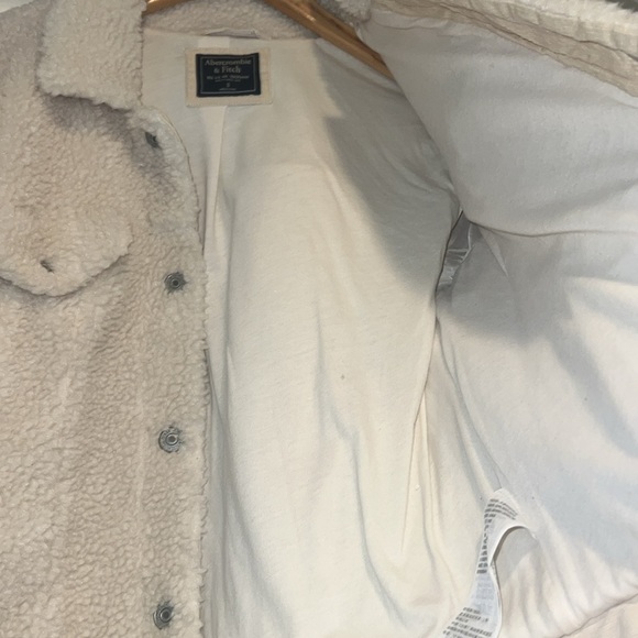 Abercrombie & Fitch Cropped Cream Colored Teddy Coat - Picture 5 of 6